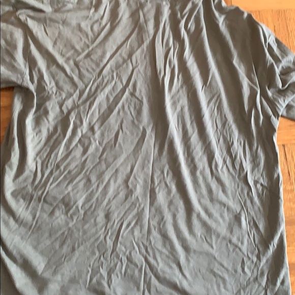 a t-shirt - Picture 2 of 2